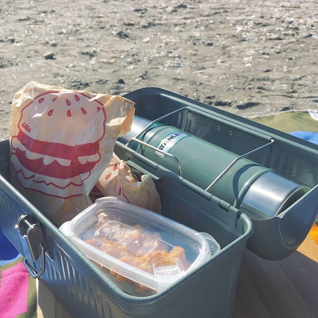 クボタマサヒコさんのインスタグラム写真 - (クボタマサヒコInstagram)「最高なランチのお供がやって来た #stanley #lunchbox #paterson #パターソン #ホットサンド #beach #sea」11月4日 12時11分 - kubota_masahiko