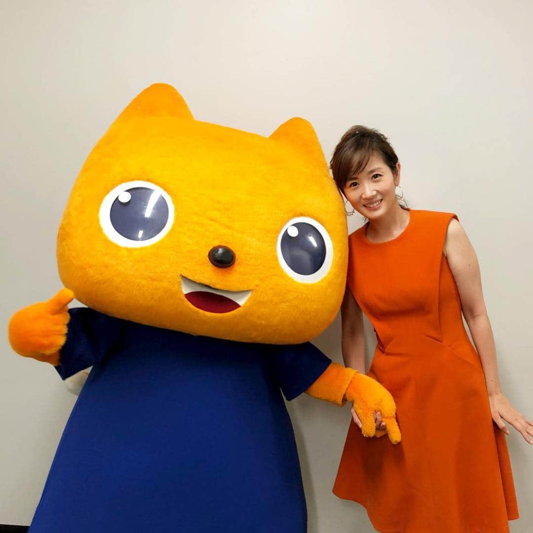 高島彩さんのインスタグラム写真 - (高島彩Instagram)「ヒカリエでworldwidekidsのトークショーでした。大好きなMimiちゃんとツーショット！娘に自慢しよう😏 #worldwidekids #長女一歳の頃からハマってます #楽しんで身につく英語 #今では姉妹で遊んでます #二の腕要注意💧 #これからテレビ朝日へ #サタステ #の前に #日本シリーズの行方が気になる〜 #にわか😝」11月4日 15時37分 - aya.takashima_official_2021