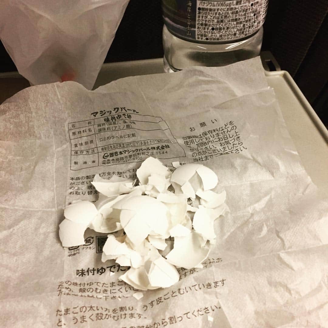 ほんこんさんのインスタグラム写真 - (ほんこんInstagram)「新幹線で何年ぶりになるかな？味付けゆで卵食べました!昔は味付けはなく塩が付いてたなぁ〜😘 #新幹線 #ゆで卵  #マジックパール  #ほんこんさん」11月4日 15時55分 - hongkong2015_4_9