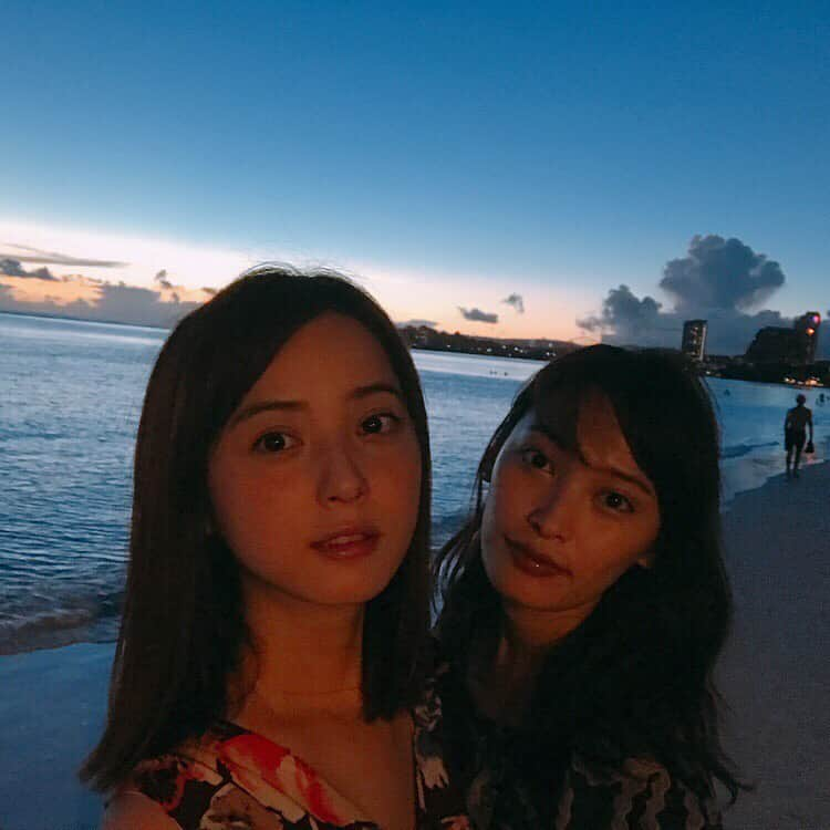 佐々木希さんのインスタグラム写真 - (佐々木希Instagram)「☀️☀️☀️ 夕日きれいでした…✨🏝✨ #海#夕日#いつもの人々#大政絢 さん」11月4日 16時23分 - nozomisasaki_official