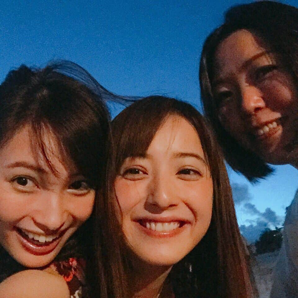 佐々木希さんのインスタグラム写真 - (佐々木希Instagram)「☀️☀️☀️ 夕日きれいでした…✨🏝✨ #海#夕日#いつもの人々#大政絢 さん」11月4日 16時23分 - nozomisasaki_official