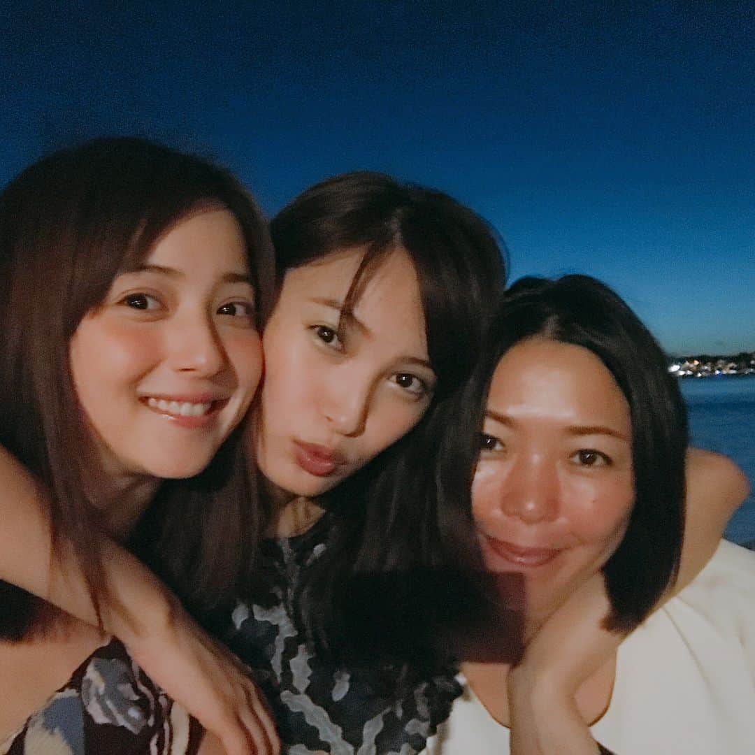 佐々木希さんのインスタグラム写真 - (佐々木希Instagram)「☀️☀️☀️ 夕日きれいでした…✨🏝✨ #海#夕日#いつもの人々#大政絢 さん」11月4日 16時23分 - nozomisasaki_official