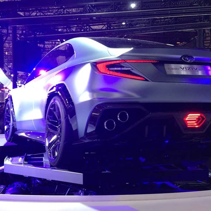 新村あかりのインスタグラム：「TMSきた！！！ #東京モーターショー2017  #subaru」