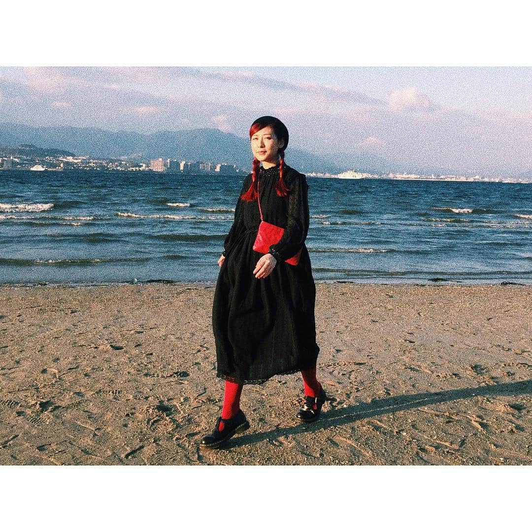 松尾レミさんのインスタグラム写真 - (松尾レミInstagram)「宮島はじめて行きました、たのしかった〜！ 今日のワンピは @merryjenny_instagram 😘 最近、赤と黒をキュートめに組み合わせるのが好き。」11月4日 21時44分 - remimatsuo