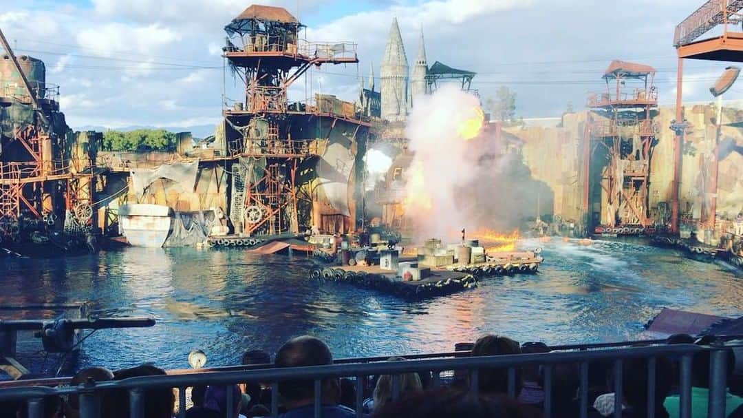 アレックス・プリチャードのインスタグラム：「#waterworldshow @keeleyhandelaarx」