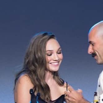 マディー・ジーグラーのインスタグラム：「i am soooo proud of maddie girl. not a day goes by where I fail to come across her name on some social media platform rewarding her for yet another great success - from movies, tv shows, A BOOK, you name it. once a small town girl(ha), now a worldwide phenomenon. maddie ur beauty and talents are unmatched and u deserve all the success in the world. the fandom are sooo proud of u. always. @maddieziegler 🦋🖤」