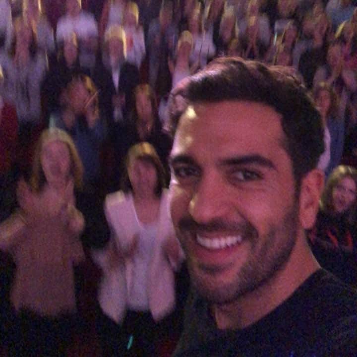 エリヤス・エンバレクのインスタグラム：「Krass, die Tour ist vorbei und das war ein ziemlicher Ritt! FackjuGöhte war eine ganz besondere Zeit in meinem Leben und hat ziemlich viel verändert. FackjuGöhte ist nun vorbei und ich will mich bedanken. Bei Bora, Lena, Martin, Torsten, Ali, Jella, Max, Gizem, Aram, Katja und allen anderen Kollegen und natürlich den Fans. Danke für all den Support, für all die Zuschauer und die tolle Zeit, die wir mit der Reihe hatten!! 🙏🏼🚀😘」