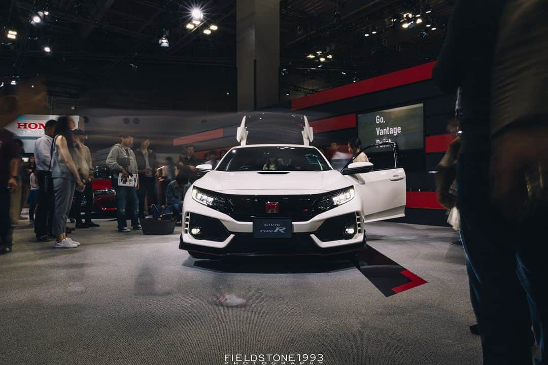 Fieldstone1993のインスタグラム：「Tokyo Motor Show 2017 Honda civic typer 東京モーターショーに行ってきました。  #honda #ホンダ #シビック #civictyper  #東京モーターショー2017  #tms2017  #MeandHonda  #honda_colorgram  #hondatms  @hondajp  @honda  @typeruk  @hondatuning  @hondaukcars  @tms_jpn #自動車写真家」