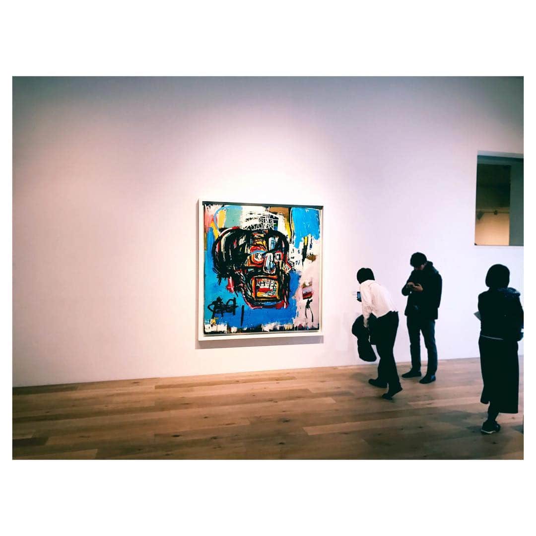 古谷有美さんのインスタグラム写真 - (古谷有美Instagram)「🔮 アートに詳しい友人に教えてもらい 観てきました、ついに！ ・ ・ 値段での価値はもはや私なぞにはわからないので たくさんエネルギーを感じてきました どんな思いで描いていたんだろ🤔 ・ ・ #basquiat#jeanmichelbasquiat  #バスキア#CAF展 #意外と大きいです #月1で何かを観るルール」11月5日 10時44分 - yuumifuruya