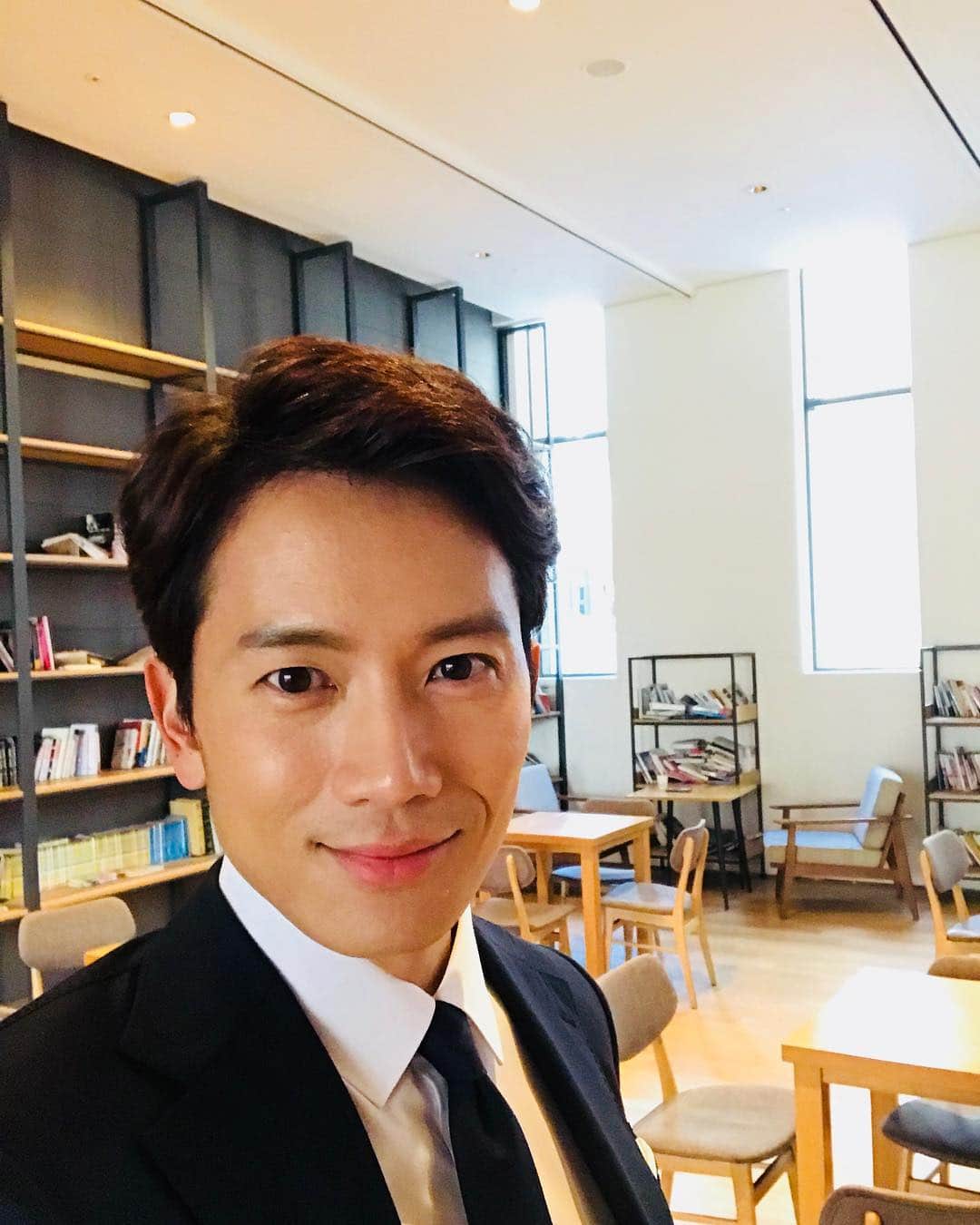 チソンのインスタグラム：「ABL 광고 촬영중..」