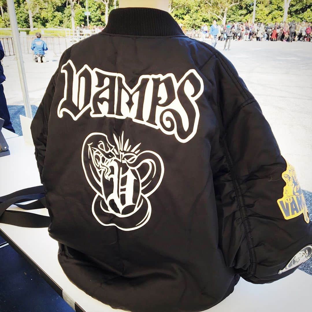 VAMPSのインスタグラム：「Pre-order for VAMPS limited items MA-1 & 2-way bag is available at VAMPS LIVE in Makuhari!! Do NOT miss this opportunity!! . ‪本日グッズ販売横にて、LIVE DVD & BD『VAMPS LIVE 2017 UNDERWORLD』Goods付BOXのMA-1 & 2wayバッグの実物展示＆予約受付実施してます!‬ ‪#vamps2017 #underworld ‬」