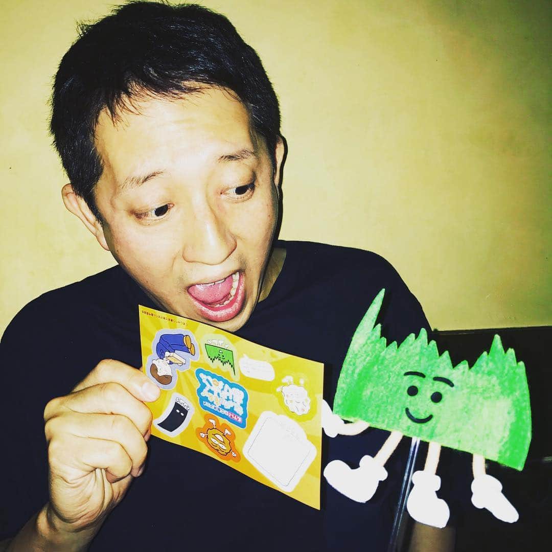 のインスタグラム：「クサノくん(バラン)が、シールくれたよ！！ 「おしゃべり唐揚げ あげ太くん」 めちゃくちゃおもろい！ ぶりばりぶちばちえげな♫ 超超超いい感じ♫」