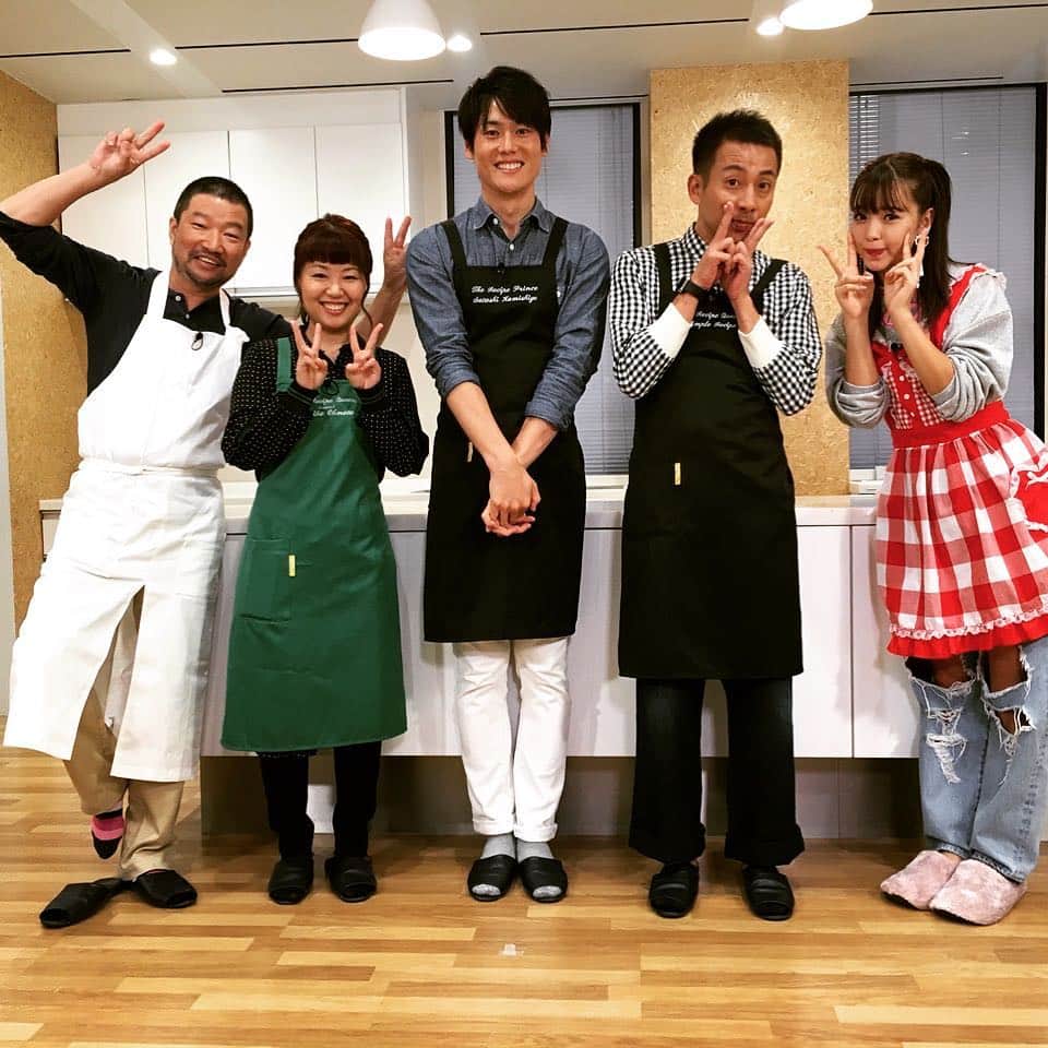 日本テレビ「ヒルナンデス！」さんのインスタグラム写真 - (日本テレビ「ヒルナンデス！」Instagram)「11月6日（月）放送「シンプルレシピ教室」からのオフショット。  料理の苦手な「苦手女子」がレシピの女王や料理自慢の芸能人から教わりながら 簡単で美味しいアレンジレシピを作って行く新企画。 今回は、インスタ映えするけど美味しい料理を教えて貰う。 苦手女子は、藤田ニコル、先生は、木村祐一とレシピの女王 大本紀子 （C）日本テレビ #ヒルナンデス #シンプルレシピ教室 #坪倉由幸 #藤田ニコル #木村祐一 #上重聡 #大本紀子」11月5日 15時41分 - hirunandesu_ntv_official