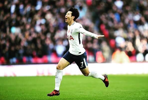 ソン・フンミンさんのインスタグラム写真 - (ソン・フンミンInstagram)「Very important 3 point moment of today ⚽️ Thank you for your support!👍🏻#COYS」11月6日 3時25分 - hm_son7