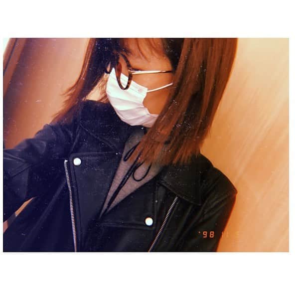 清水佐紀さんのインスタグラム写真 - (清水佐紀Instagram)「これ以上寒くなったらなかなか着れないから、いまのうちにたくさん。 #ライダース  #すき #マスクは風邪予防  #😷 #マスクにメガネ」11月5日 23時11分 - saki___shimizu