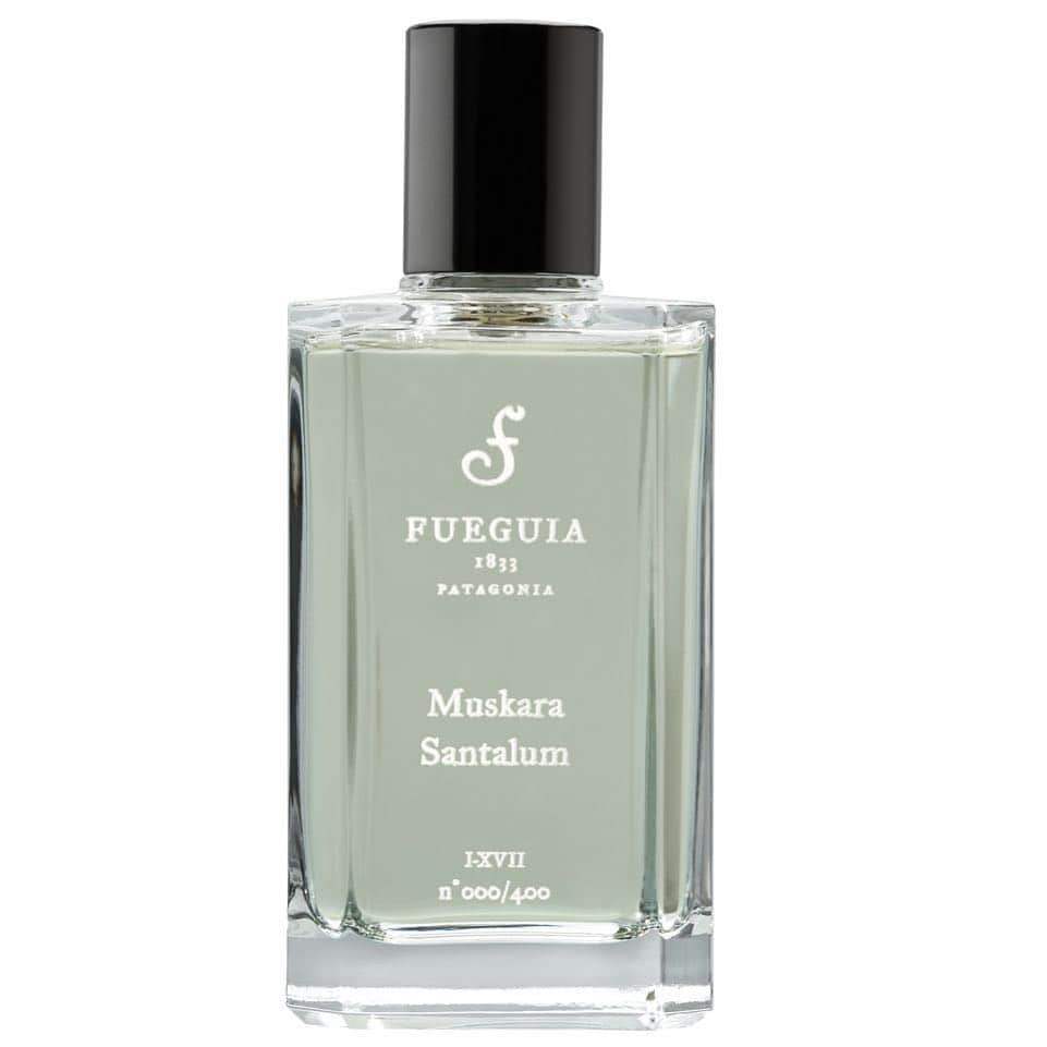 Fueguia Japanのインスタグラム：「Muskara Santalum (Sandalwood) （ムスカラ サンタルム）  FAMILY : SACRED WOODS KEY NOTE :1.Pheromone Family 2.Santalum Album EDITION : I-XVII  本来、天然のサンダルウッドとは、ミルキーで滑らかな印象を持ち、香りに軽やかさがあることが特徴とされる。 人口では表現できない繊細で奥深い真の香りを、最も希少なサンタルム・アルバムを贅沢に使用して表現。  発売日：2017年10月27日（金） #fueguia#santal#sandalwood#byakudan @fueguia1833 @julianbedel」
