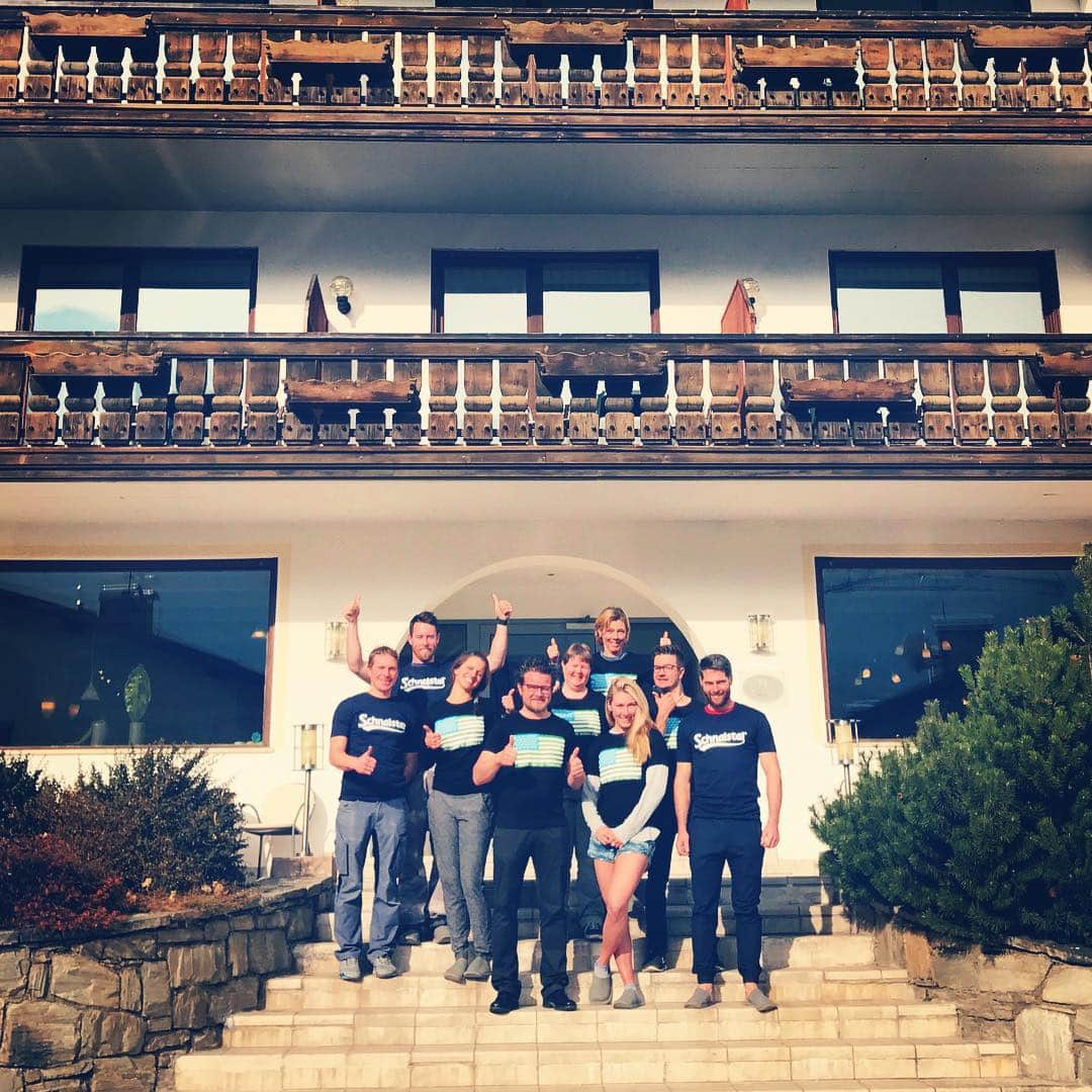 ミカエラ・シフリンのインスタグラム：「Thank you @berghoteltyrol for making us feel at home away from home! Here’s to all of life’s journeys, and to the friends we meet along the way ❤️ #Schnolstol #Danke #LetsGoToTheNorthPole 🌟」