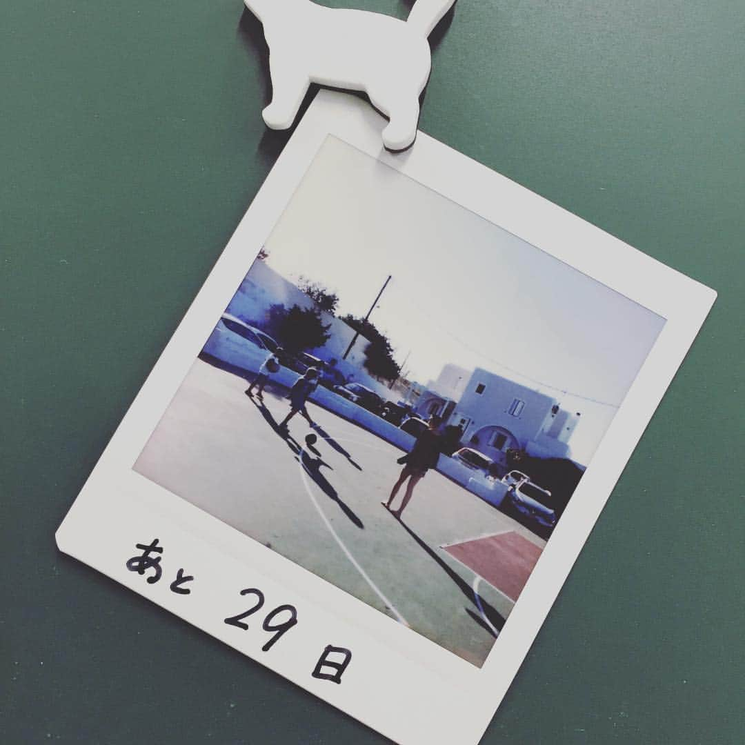 渡辺梨加のインスタグラム：「本日11月6日（月）。 発売まで… ●渡辺梨加写真集 goo.gl/yfUh3o  #12月5日（火）発売 #思い出と共に #カウントダウン  #欅坂46 #渡辺梨加 #1st写真集」