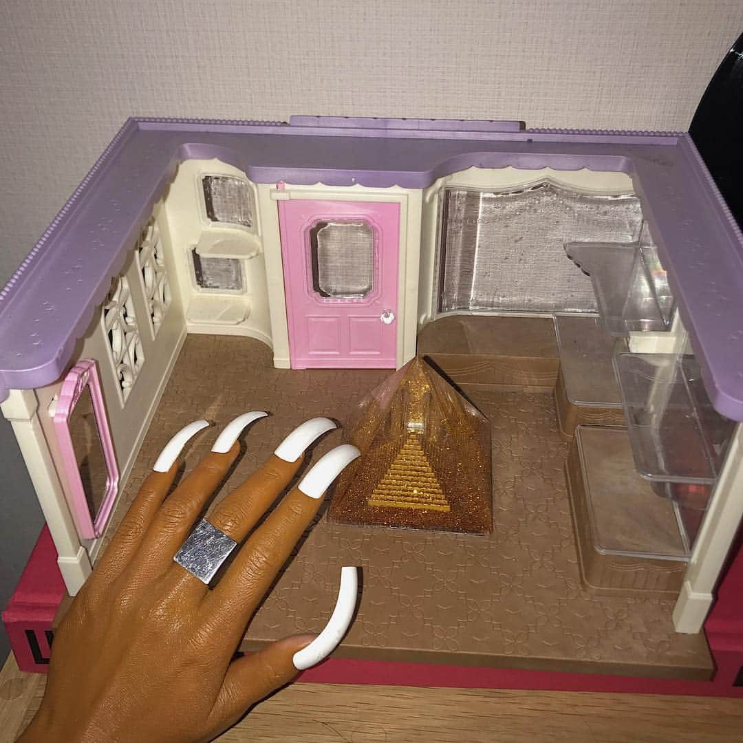 とんだ林蘭さんのインスタグラム写真 - (とんだ林蘭Instagram)「Pyramid house💅🏾」11月6日 18時24分 - tondabayashiran