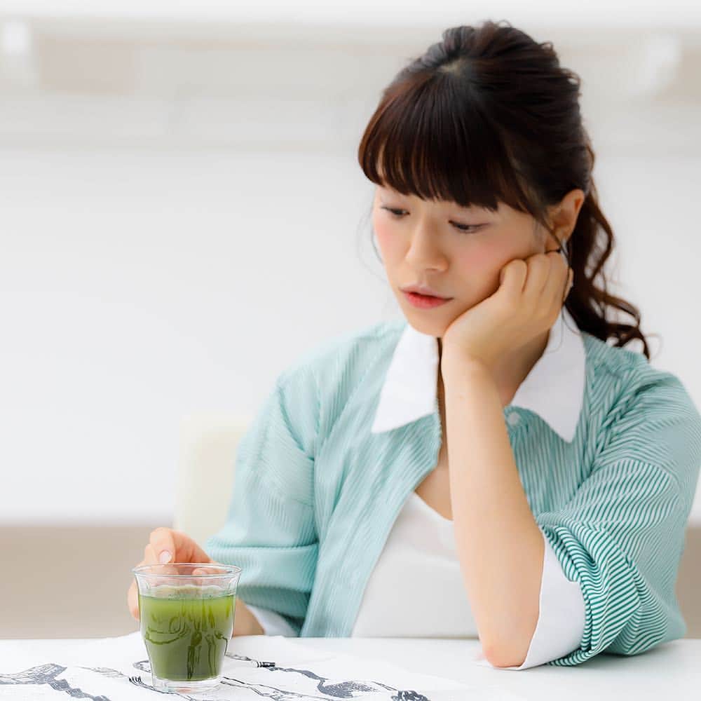 【公式】グリーンクレンズカクテルのインスタグラム：「一瞬だけのダイエットにうんざり...。グリーンクレンズカクテルでリバウンドもなく軽々！溜めない体質で毎日、スッキリしませんか😊✨ #diet #ダイエット #グリーンクレンズカクテル #毎日 #greencleansecocktail #juicecleanse #ジュースクレンズ #美容 #健康 #ライフスタイル #ナチュラル #ヘルシー #ジュース #l4l #followme #f4f #follow4follow #相互 #フォロー #フォロバ #맞팔 #팔로미 #美意識 #痩せる #痩せたい #痩せた #インスタダイエット#ボディメイク #クレンズダイエット #きれいになりたい」