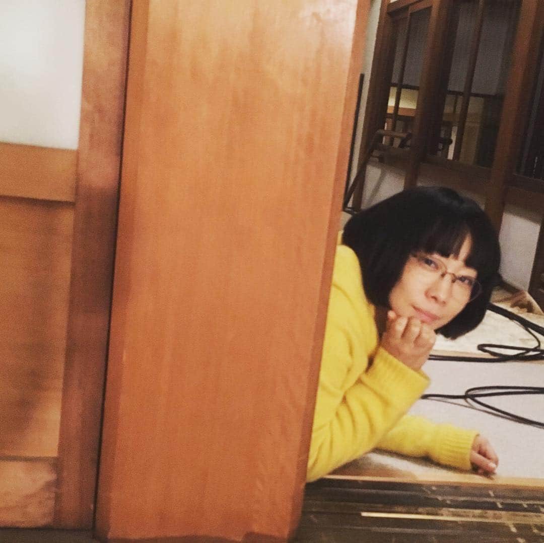 テレビ朝日「オトナ高校」のインスタグラム：「. 覗き見ヒミコ👀💓 . #オトナ高校 #テレビ朝日 #山田真歩 #ヒミコ#🍒 #何このかわいい覗き方 #ずるいわ #これやって許されるのずるいわ #ヤルデンテ見てる？ #これヤルデンテへのアピールだからね？ #今までのヒミコもかわいかったけど #4話も5話も6話もかわいいんです #お楽しみに😘」