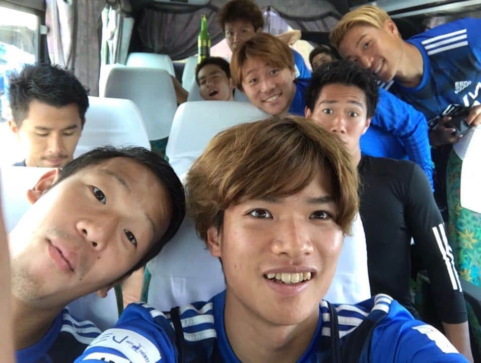 扇原貴宏のインスタグラム：「2日目の練習終了 みんなうつりたがり。」