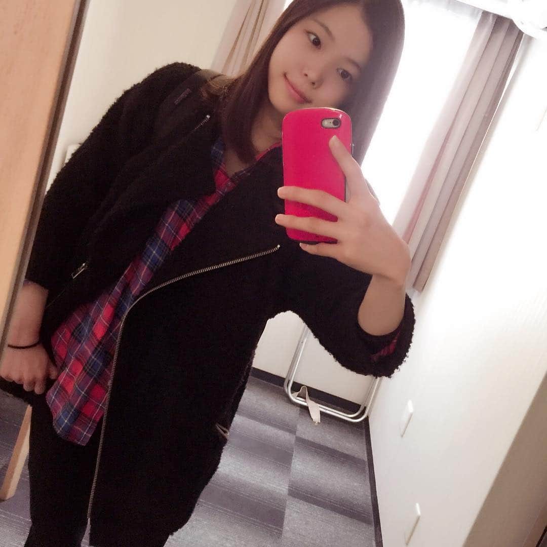 亀井理那のインスタグラム：「今日もこれから、稽古に行ってくるよん😊✨ 朝昼兼用で、バナナ2本と豆乳でバッチリ💓 そして暑いから向かいながら上着脱いじゃった(°_°)笑 #亀井理那#女優#舞台#ギア#ギアイースト#geareast #ドール」