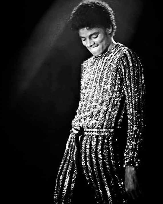 マイケル・ジャクソンさんのインスタグラム写真 - (マイケル・ジャクソンInstagram)「“Study the greats and become greater” – Michael Jackson  #MJ #MichaelJackson #music #magic」11月8日 2時25分 - michaeljackson