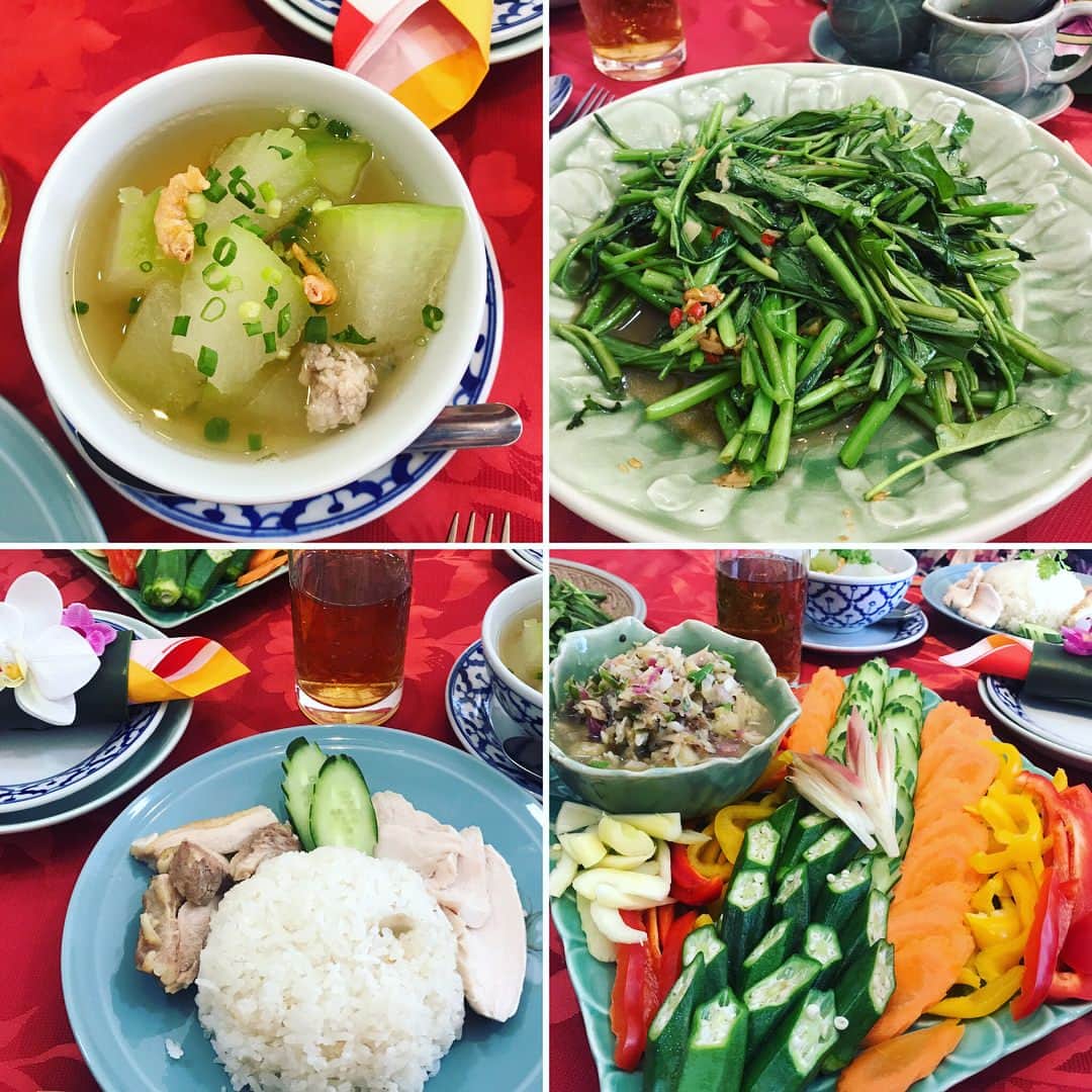 望月理恵さんのインスタグラム写真 - (望月理恵Instagram)「タイ料理教室。 本当に美味しいです。 しかも料理のコツを教えてくれて 、とても勉強になります。 しかも！先生が美しい。 じゅん先生、ありがとうございます！ 1.料理2.先生と生徒3.先生お手製パンプキンパイ #タイ料理教室#じゅん先生 #手作りパンプキンパイ #タイ料理が大好きなのに、 パクチーが苦手すぎる😭」11月7日 17時50分 - mochiee28