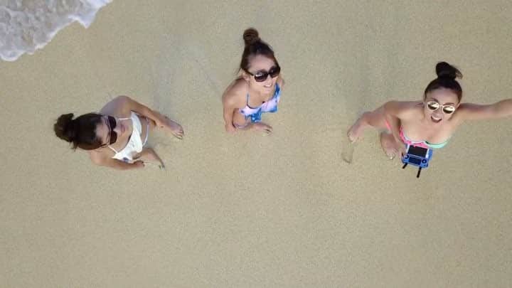 MEGUMIのインスタグラム：「ラニカイビーチ🌴🌞 #lanikaibeach #kailua #drone#dronestagram #beachdrone #dji#mavicpro #マビ男#ドローンが3台も飛んでたよ#本日最終日#さみしい」