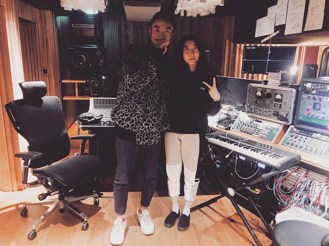 starRoのインスタグラム：「It was super fun making music with super talented @oohyo_official in this beautiful studio in Chuncheon Korea! Thanks for having me!」