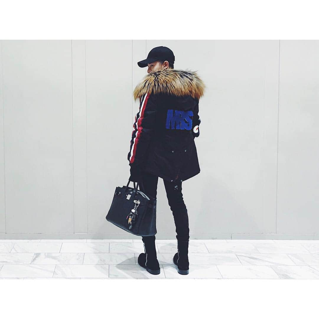 SHOUTAさんのインスタグラム写真 - (SHOUTAInstagram)「Today's #coordinate  Coat #MrandMrsItaly SuedePants #Balmain Boots #Amiri  Bag #Hermes  Charm #Prada #Zara  Cap #Zara  Knit #Acne」11月7日 22時23分 - xxshoutaxx