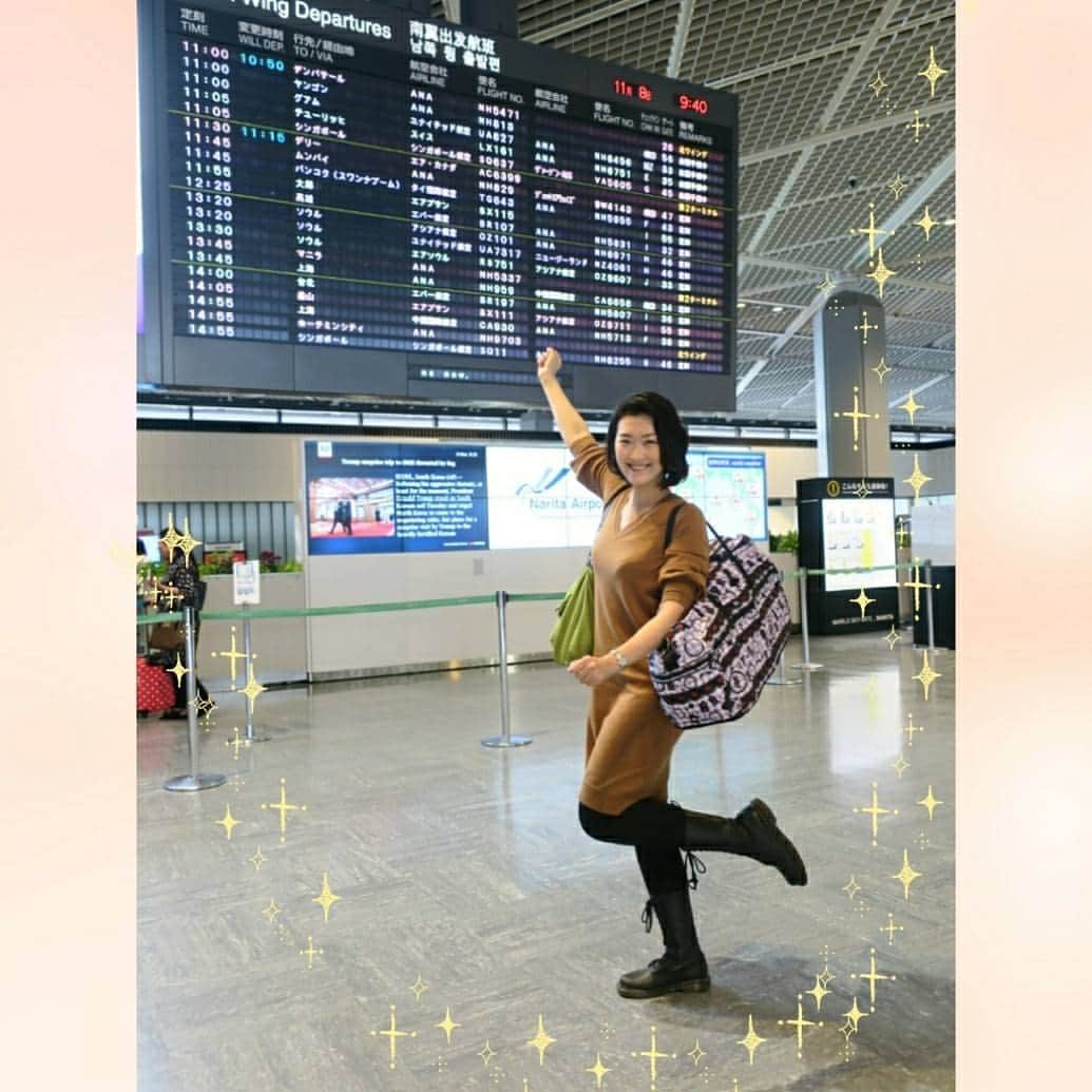 のインスタグラム：「⚘ ⚘ 突然ですが……これから、この曇り空を抜けて✨💨10日間ほど旅に出てきます😆🙌✈💓🎶✨💨 ⚘ まずは、チューリッヒ(スイス🇨🇭)を経由して🔃フィレンツェ(イタリア🇮🇹)へ～～💓✨✨✨ ⚘ 出国する前から早々に思わず😁😜大好きな"じゃがぽっくる"買ってしまった😂😂💓✨✨笑。 --❁~❁~❁~❁~❁~❁~❁~❁~❁~❁~❁~❁-- #成田空港 #出国 #フィレンツェ #イタリアへ #いってきまーす✈️ 💕✨✨」