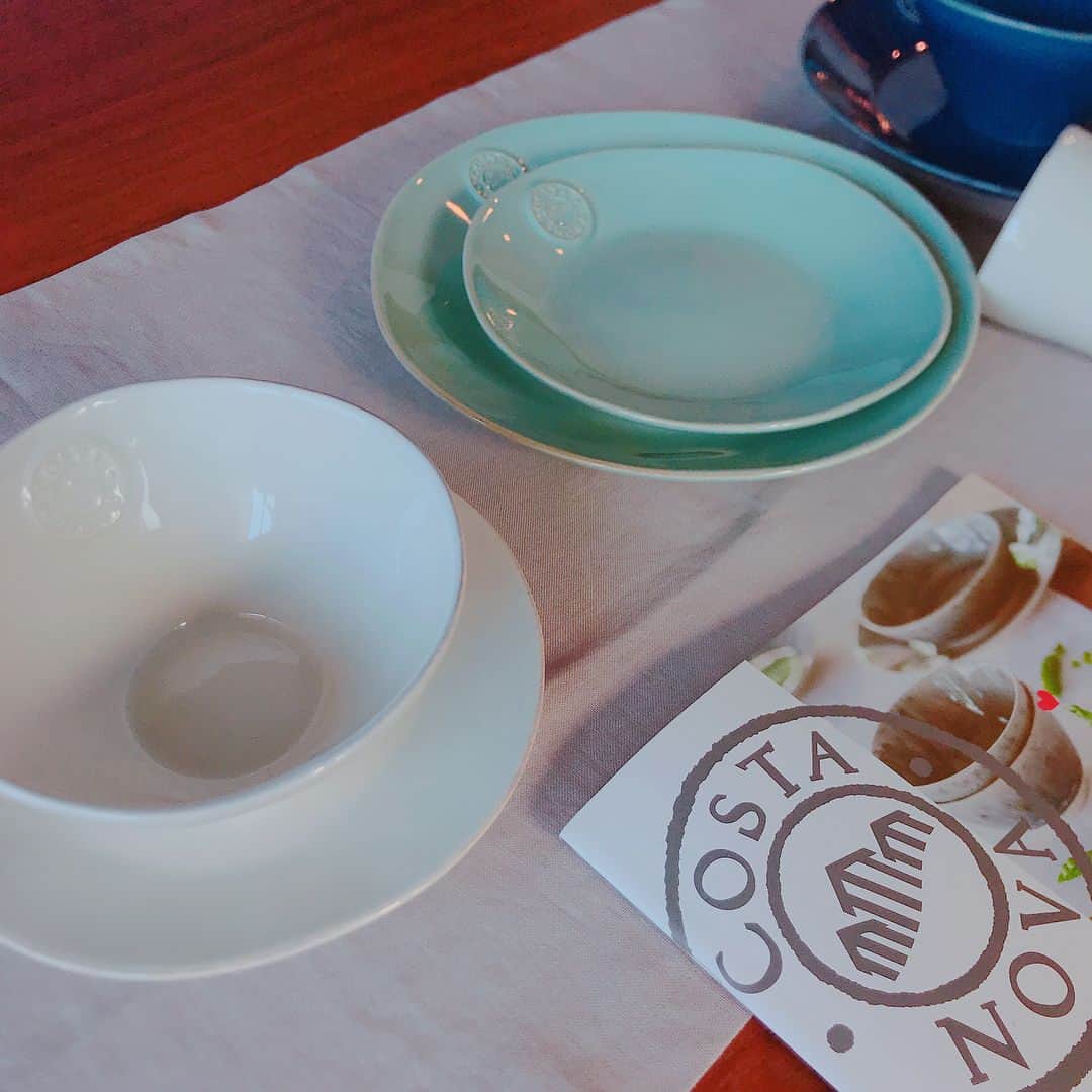 松井絵里奈さんのインスタグラム写真 - (松井絵里奈Instagram)「新しい食器が仲間入り〜♡ ポルトガルの陶器COSTA NOVAのNOVAシリーズ😍✨ ・ ホワイト、ターコイズ、デニム3色のカラーは、私の大好きな色〜♡ 海の色🏖 ・ お料理がさらに楽しくなる予感です(♡ˊ艸ˋ)♬* #コスタノバ#costanova#ポルトガル#ポルトガル食器#食器#陶器#料理#陶器#おうちごはん#陶磁器好き#クッキングラム#おうちカフェ#オーガニック#美容#手料理#手作り」11月8日 10時54分 - erina74xx