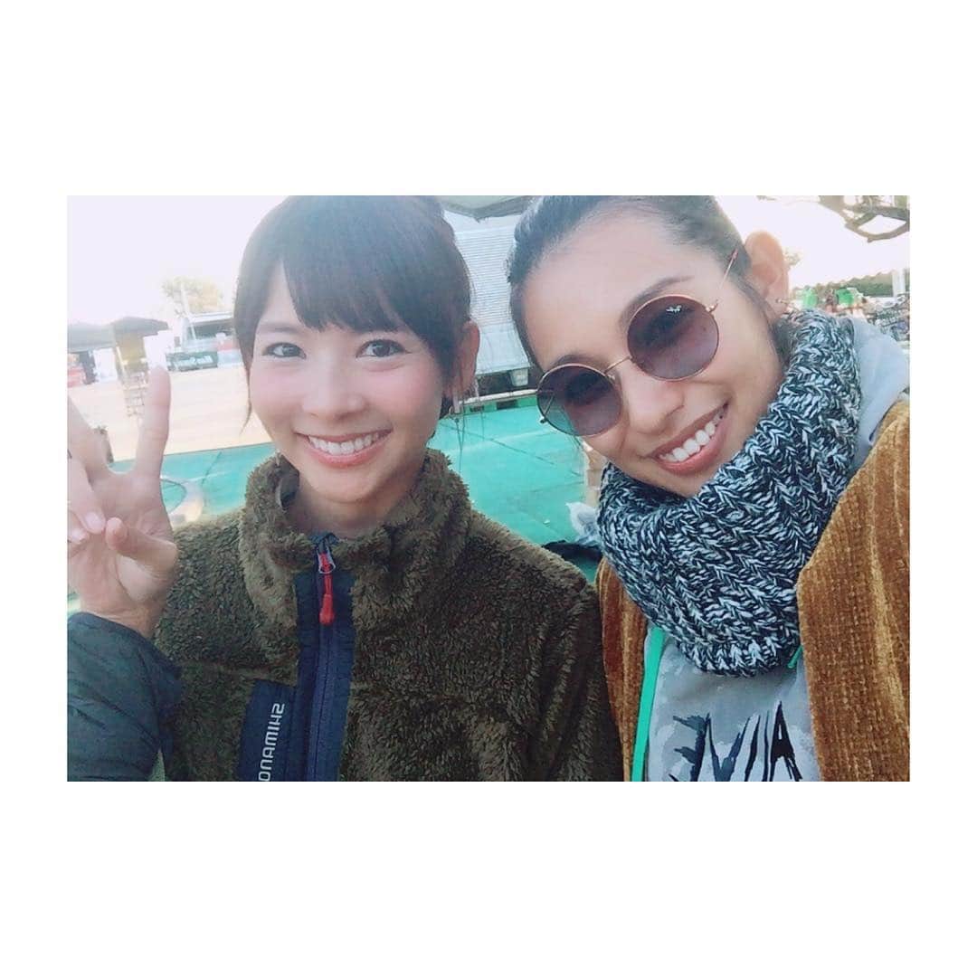 のインスタグラム：「〜釣りガール〜 この前のしらこばとのイベントでかわいいともちゃんに久々会ったよぉ💓 いつも完璧なともちゃんとすっぴんの私w ともちゃんに会って癒された〜❤️ 好みが合うんです✨ #釣りガール #阪本智子ちゃん #かわいい #好みが合う #rayban #度入りサングラス #むちゃ楽」