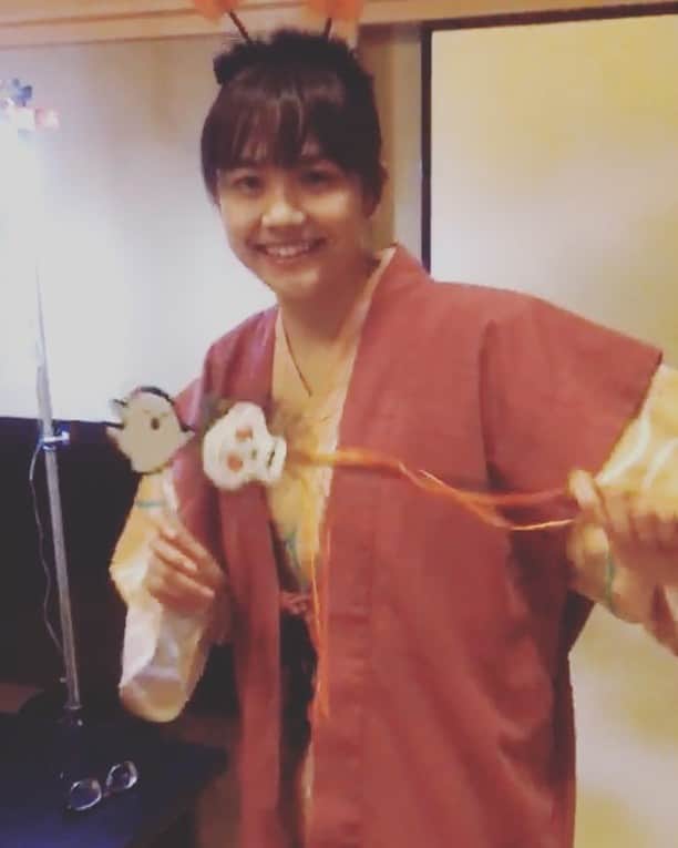 テレビ朝日「オトナ高校」のインスタグラム：「. ちちんぷいぷいっ💫魔法をかけるさくら先生😘 . #オトナ高校 #テレビ朝日 #松井愛莉 #さくら #先生 #掘り出しシリーズ #カチューシャとステッキが #あまりにも似合いすぎて #あまりにも可愛すぎて #ちちんぷいぷい #お願いしちゃいました💗 #うしろで、うわ〜うわ〜 #冷やかしてるのは #ペガサス先生です #ふとしたところで #同期感出てる😂」