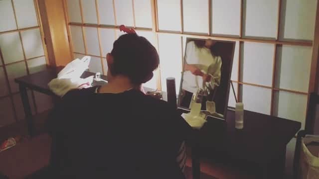 テレビ朝日「オトナ高校」のインスタグラム：「. 笑顔で振り向いてくれるペガサス先生💓 . #オトナ高校 #テレビ朝日 #竜星涼 #ペガサス #先生 #掘り出しシリーズ #ペガサス先生〜 #呼んでみる #どうしました？って #優しすぎか✋ #好きになってもいいですか✋💕 #コレいいわぁと #ヘアバンドの代わりに #メイク落としもカチューシャ付けたまま #わざとだね #サービスショット #撮らせてくれる気満々だね #尊い #ありがとうペガサス先生🙏」
