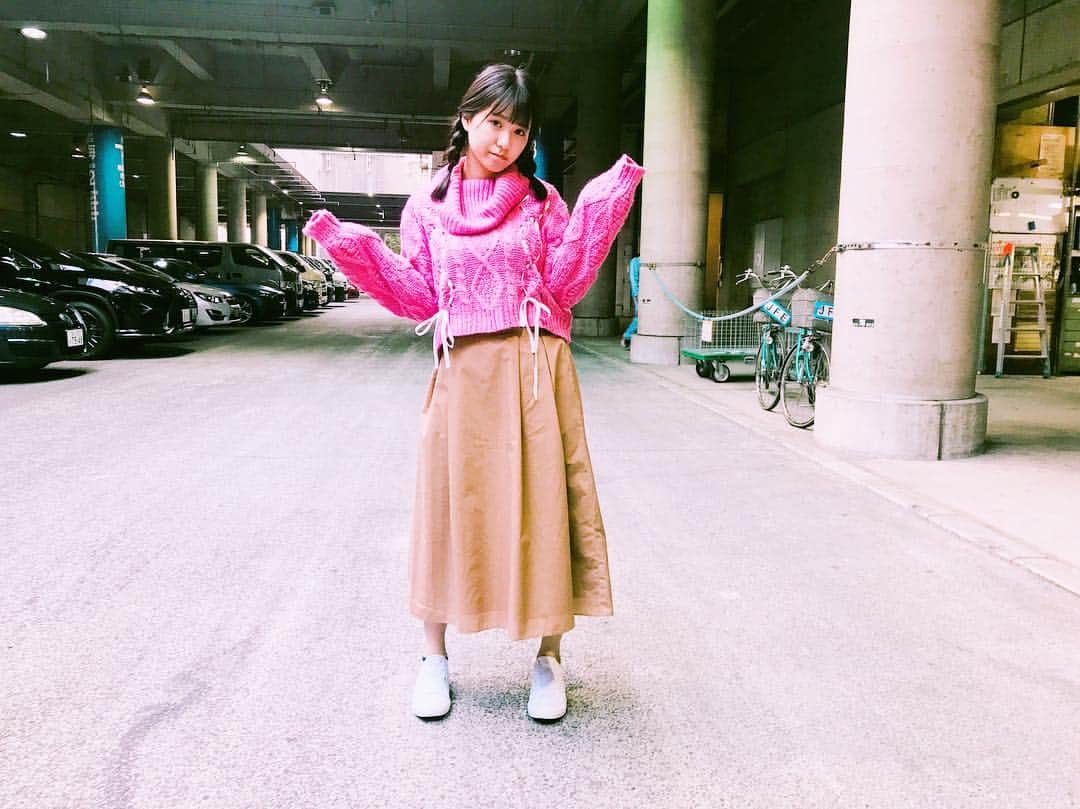 高寺沙菜のインスタグラム：「握手会の私服🐻💓 久々にピンク着た🙈 この日がセーターデビューした日👶🏻 #happy #love #pink #converse  #おさげ #ニット #デビュー 💕」