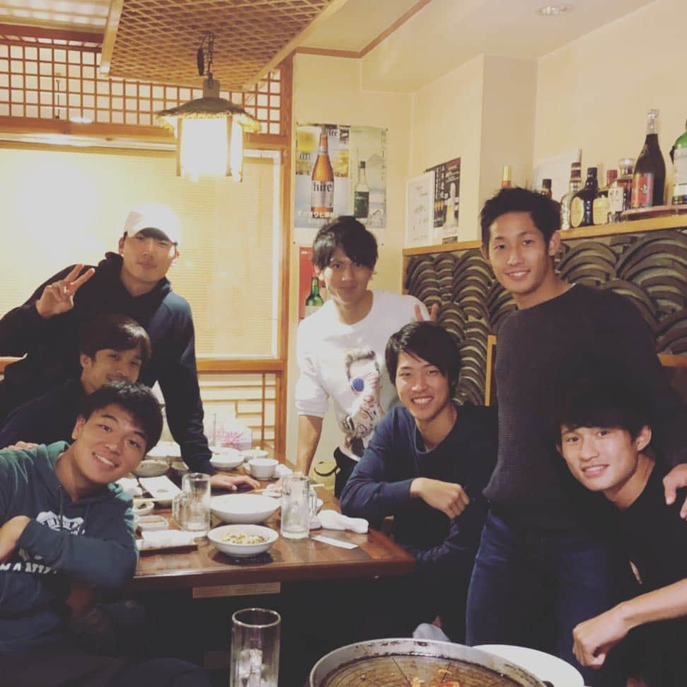 青木亮太のインスタグラム：「いっきくん誕生日会🎉 うまい飯食った😋 みんないい顔してる！ また明日からがんばれる👌 よし🐎」