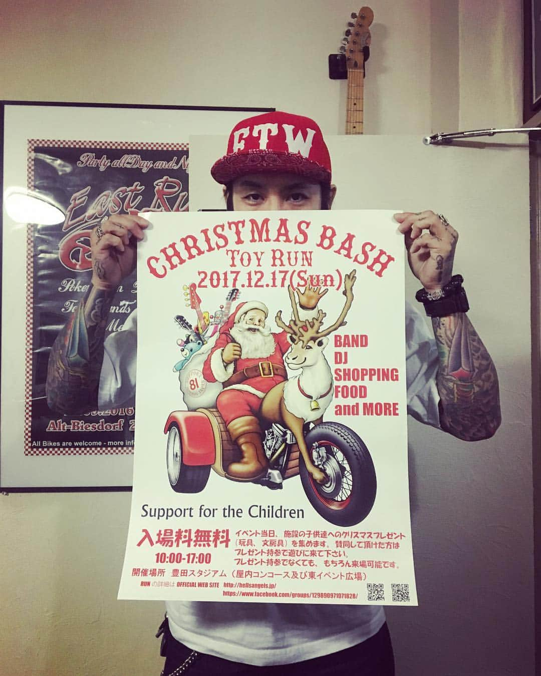 ka-yuさんのインスタグラム写真 - (ka-yuInstagram)「-クリスマスバッシュ-TOY RUN！ クリスマス前に豊田スタジアム(屋内コンコース 及び 東イベント広場)でTOY RUN開催決定！  TOY RUNとは、オートバイユーザーによって行われるボランティア活動の一つで、事故や虐待等様々な事情により施設で保護されている児童に、玩具や文房具(TOY)を届けるために走る(RUN)イベントである。1980年頃アメリカで発祥したイベントであり、近年ではアメリカ国内の各都市で、数千台のオートバイが街中をパレードし、最終目的地の集積場に持参したおもちゃを積み上げて、トラックに積み直して各施設に届けている。  クリスマスバッシュは、オートバイユーザーに限らず、カーユーザー・ミュージシャンなどに幅広く協力をお願いして、毎年１２月に開催していきたいと考えています。  #toyrun#nomadsjapan#81nomadsjapan#christmasbash」11月9日 0時34分 - kayu_hamc_kofu