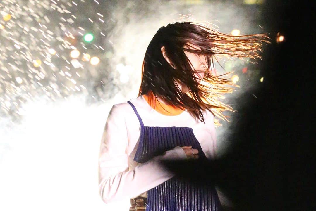 ShiggyJr.さんのインスタグラム写真 - (ShiggyJr.Instagram)「先ほどアップした「僕は雨のなか」MV撮影カット、後半がうまくアップされなかったようなので再チャレ🙇‍♀️🙇💦(ス) #shuffle_ep #僕は雨のなかMV撮影 #まさかの後編 #みなさんのスマホは正常です」11月9日 1時19分 - shiggy_jr
