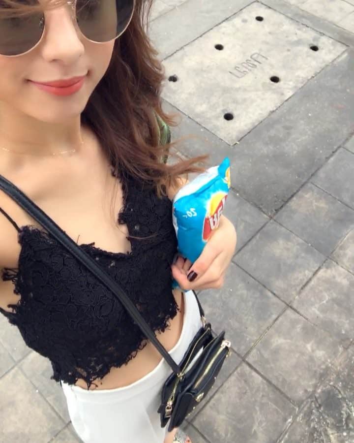 のインスタグラム：「. ポテチ、この世にないものにして生きてたのに タイで解禁してから毎日ちまちま食べてる。 おやすみなさーい🌜#ポテチの話 #タイと私 #タイ国際航空」