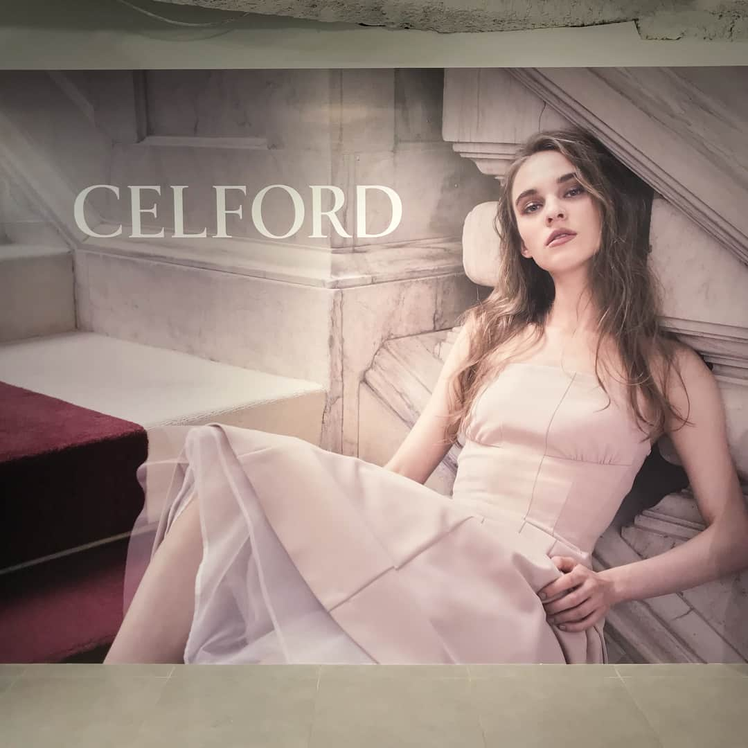 acco.mamaさんのインスタグラム写真 - (acco.mamaInstagram)「⠀ 来春デビューの新ブランド 【CELFORD（セルフォード ）】 2018 SPRING SUMMER  DEBUT COLLECTION にお邪魔しました♡︎ʾʾ ⠀ ブランドのコンセプトは THE FIRST LADY ♔♙ ⠀ ⠀ 伝統的なデザインの中に いまの流行がエッセンス的に取り入れてある 卒園式や入園、入学式なんかの セレモニーにぴったりのお洋服たち 隣の人ときっとかぶらない そんなコレクションでした ⠀ アイボリーのツイードJK 届くのが待ち遠しい♡︎ʾʾ ⠀ #CELFORD #セルフォード #debut #collection #newbrand #fashion #firstlady #firstfashion #卒園式コーデ #入園式コーデ #入学式コーデ」11月9日 14時44分 - acco.mama