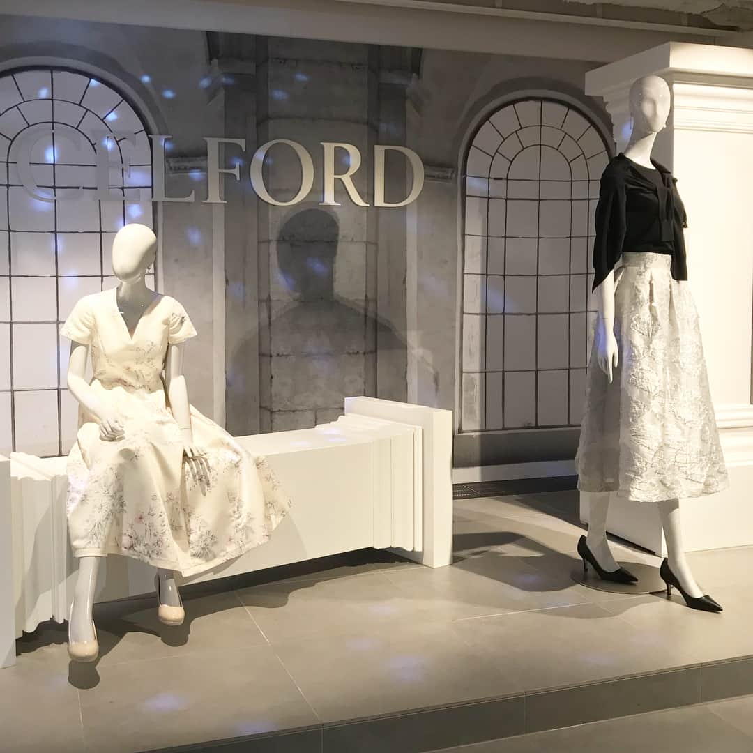 acco.mamaさんのインスタグラム写真 - (acco.mamaInstagram)「⠀ 来春デビューの新ブランド 【CELFORD（セルフォード ）】 2018 SPRING SUMMER  DEBUT COLLECTION にお邪魔しました♡︎ʾʾ ⠀ ブランドのコンセプトは THE FIRST LADY ♔♙ ⠀ ⠀ 伝統的なデザインの中に いまの流行がエッセンス的に取り入れてある 卒園式や入園、入学式なんかの セレモニーにぴったりのお洋服たち 隣の人ときっとかぶらない そんなコレクションでした ⠀ アイボリーのツイードJK 届くのが待ち遠しい♡︎ʾʾ ⠀ #CELFORD #セルフォード #debut #collection #newbrand #fashion #firstlady #firstfashion #卒園式コーデ #入園式コーデ #入学式コーデ」11月9日 14時44分 - acco.mama