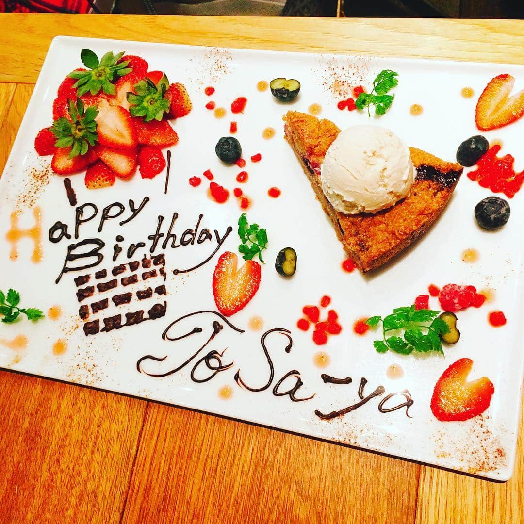 柴小聖さんのインスタグラム写真 - (柴小聖Instagram)「おめでとうがやっとできた♡  #誕生日 #おめでとう #誕生日プレゼント #大好き #心友 #素敵な一年になりますように #happy #happybirthday #love #plate #cake」11月9日 15時23分 - konona.official