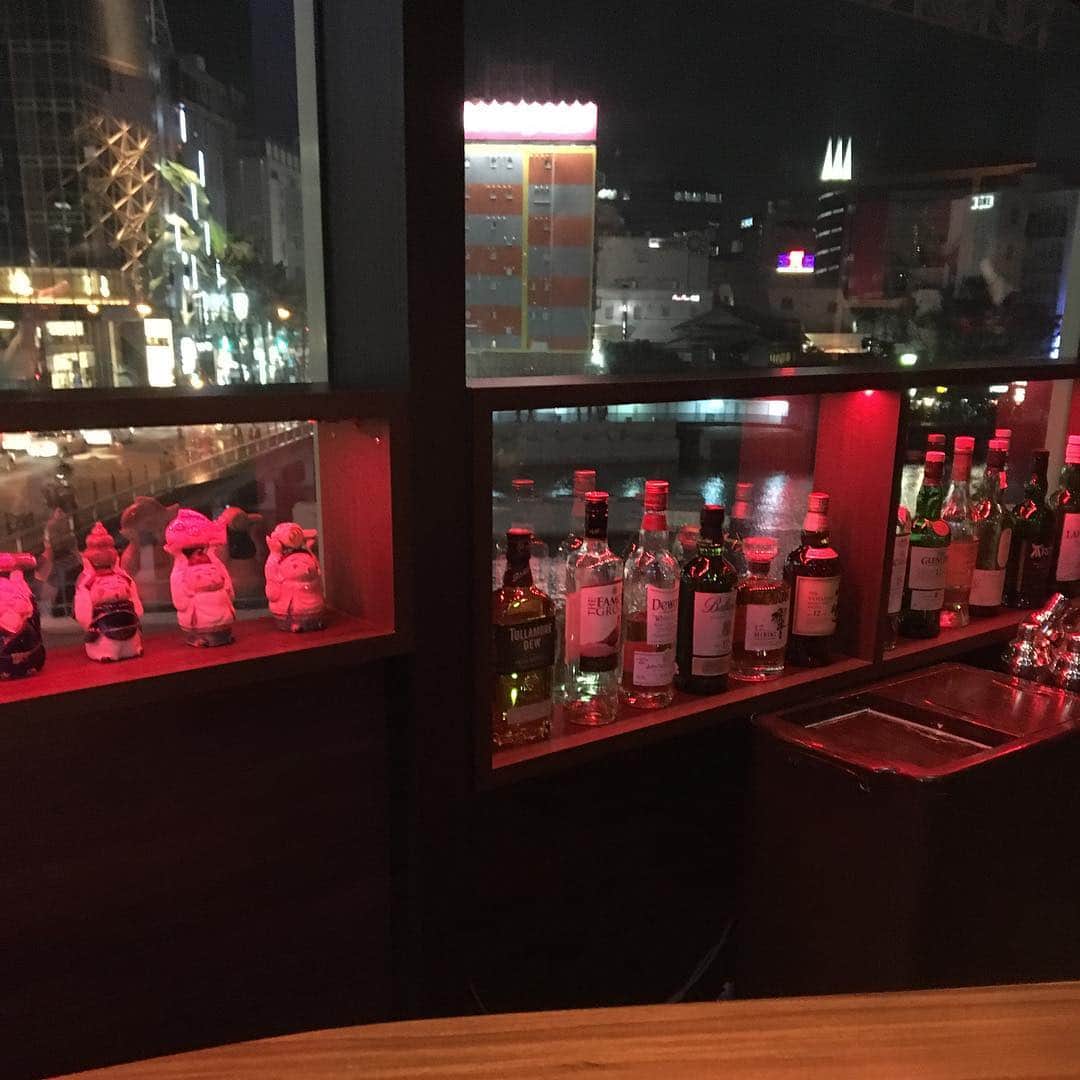 田口春菜のインスタグラム：「先日行ったBARが雰囲気良すぎて またいきたい😭 来年もいけるかな？ #中洲 #BAR」