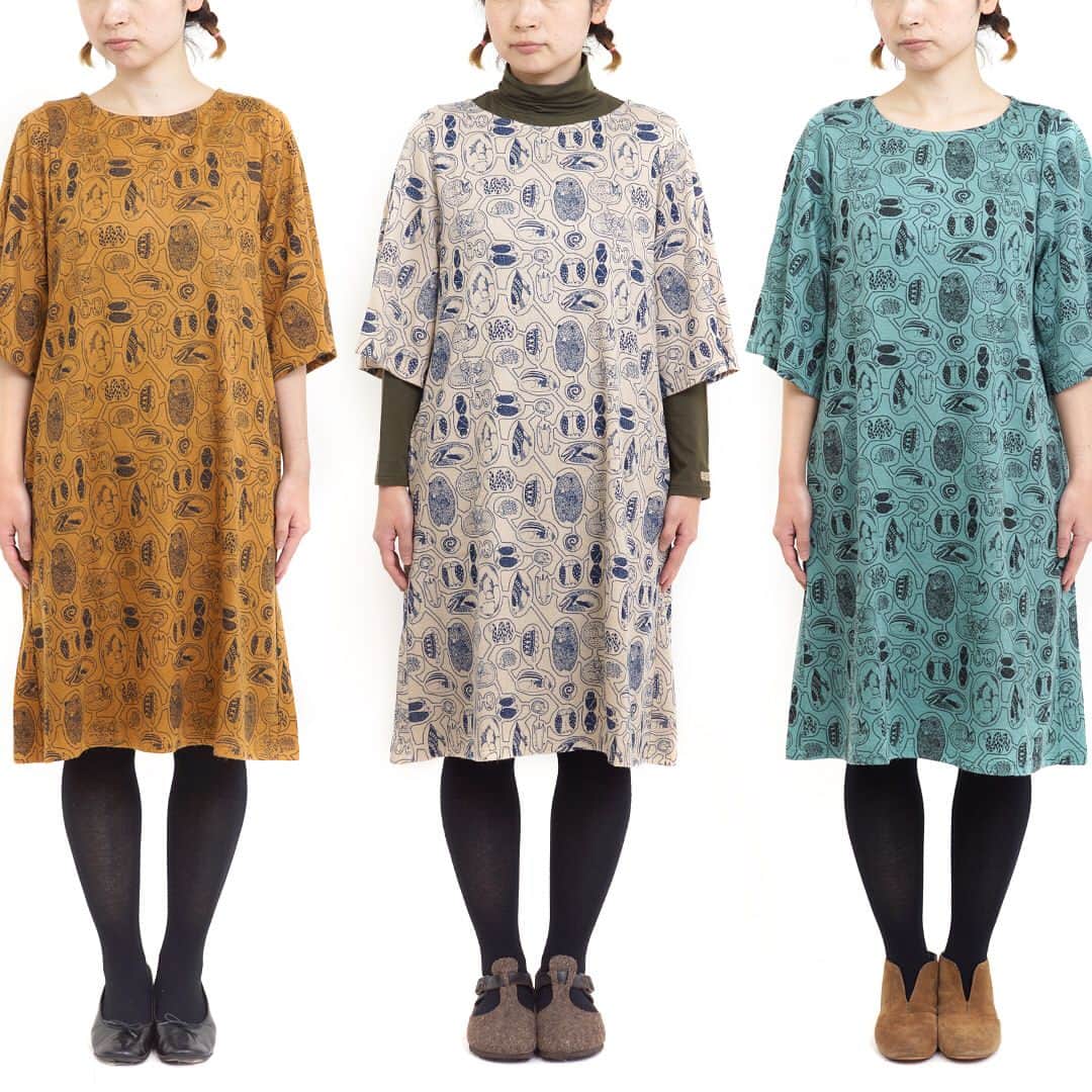 marbleSUD(マーブルシュッド) のインスタグラム：「今シーズン大人気のテキスタイル「巣ごもり」がプリントになって登場です！薄手で暖かいビキューレ生地で仕立ててました。トップスもご用意☆本日より直営9店舗&オンラインショップでお買い求めいただけます。 #marblesud #マーブルシュッド #17FW #marblesud17FW #新作 #暖かい #ワンピース #コーデ」