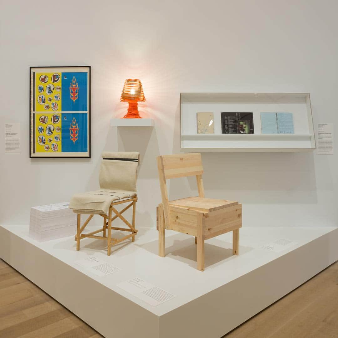 Artekさんのインスタグラム写真 - (ArtekInstagram)「Artek’s Sedia 1 by Enzo Mari on display in the exhibition Past Forward at The Art Institute of Chicago. Photo courtesy of the Art Institute of Chicago. #artek #enzomari #sedia1 #chicagoartinstitute #design」11月9日 18時14分 - artekglobal