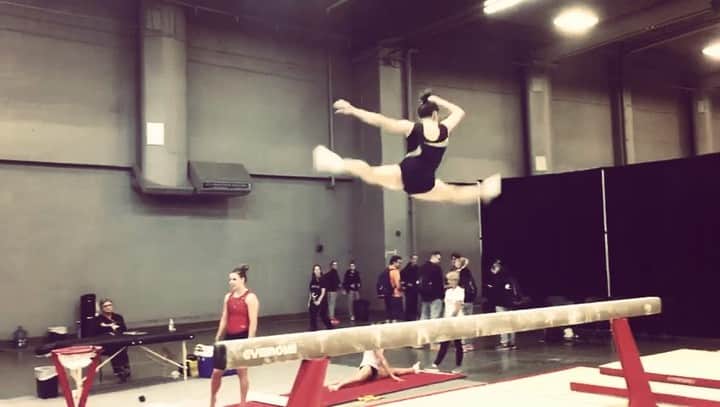 ラリサ・ヨルダケのインスタグラム：「🐒 #tb #montreal2017 #training #missya」