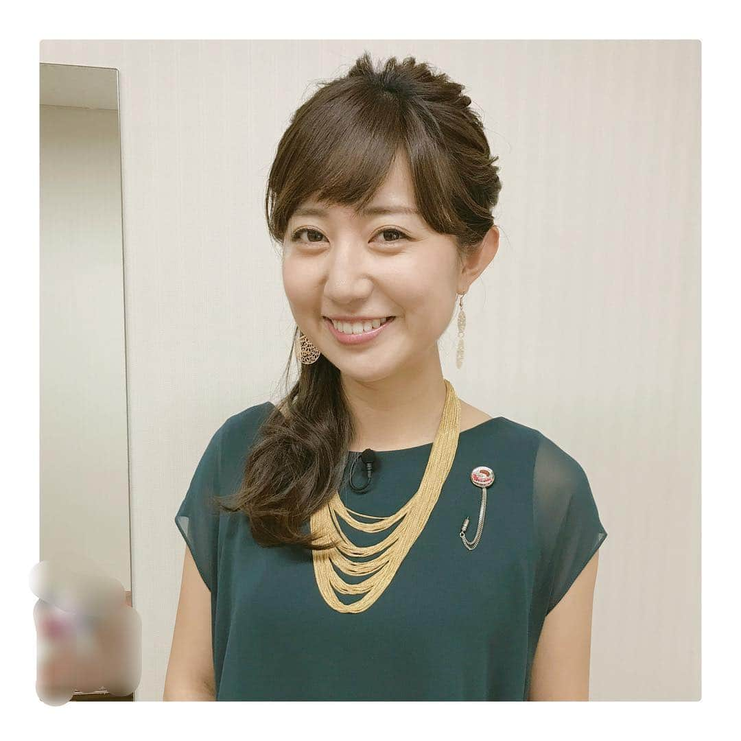 豊崎由里絵さんのインスタグラム写真 - (豊崎由里絵Instagram)「. プレバト！！オンエア中です☺️ ぜひご覧ください❤️ そして、MBSアナウンサー室からお知らせを。  11月18日（土）午後2時〜 大阪のMARUZEN&ジュンク堂書店梅田店にてMBSアナウンサーカレンダー2018発売記念イベントを行います！ ジュンク堂書店梅田店でMBSアナウンサーカレンダーを購入してくださった方先着150名様に、参加整理券をお渡ししています。 電話予約していただき、当日受け取りも可能です。 店頭、またはお電話でお問い合わせください。 . MARUZEN&ジュンク堂書店梅田店 06-6292-7383（10:00〜22:00） . 参加アナウンサーは関岡、上泉、松井、大吉、玉巻ですが、これから増える予定です！皆様、どうぞ宜しく御願いします☺️ #MBS #MBSアナウンサー #アナウンサーカレンダー #ジュンク堂 #サイン会 #プレバト #スタイリスト木村さん #この衣装お気に入り」11月9日 19時10分 - yurietoyosaki